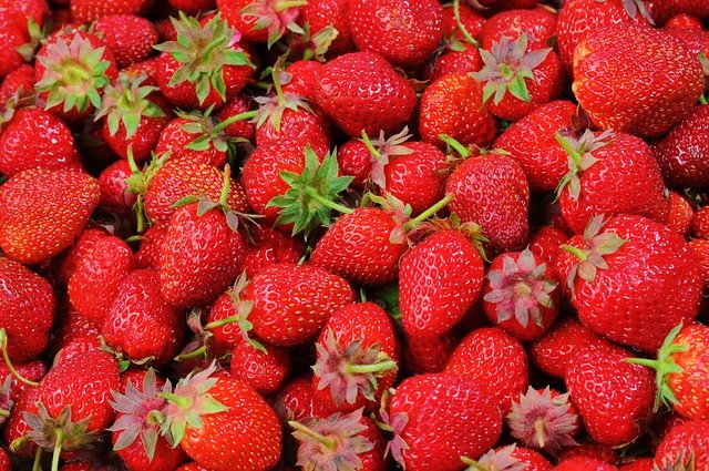 die Erdbeeren - truskawki wysypane i bardzo czerwone